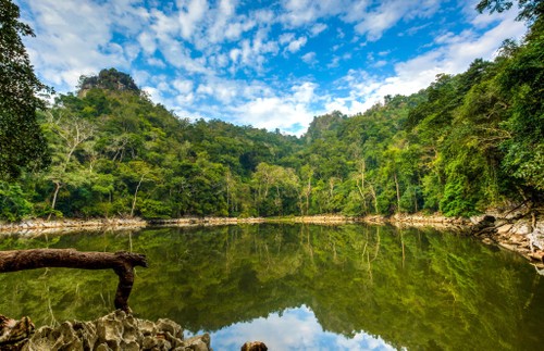 Озеро Бабе – крупнейшее во Вьетнаме естественное водохранилище - ảnh 1